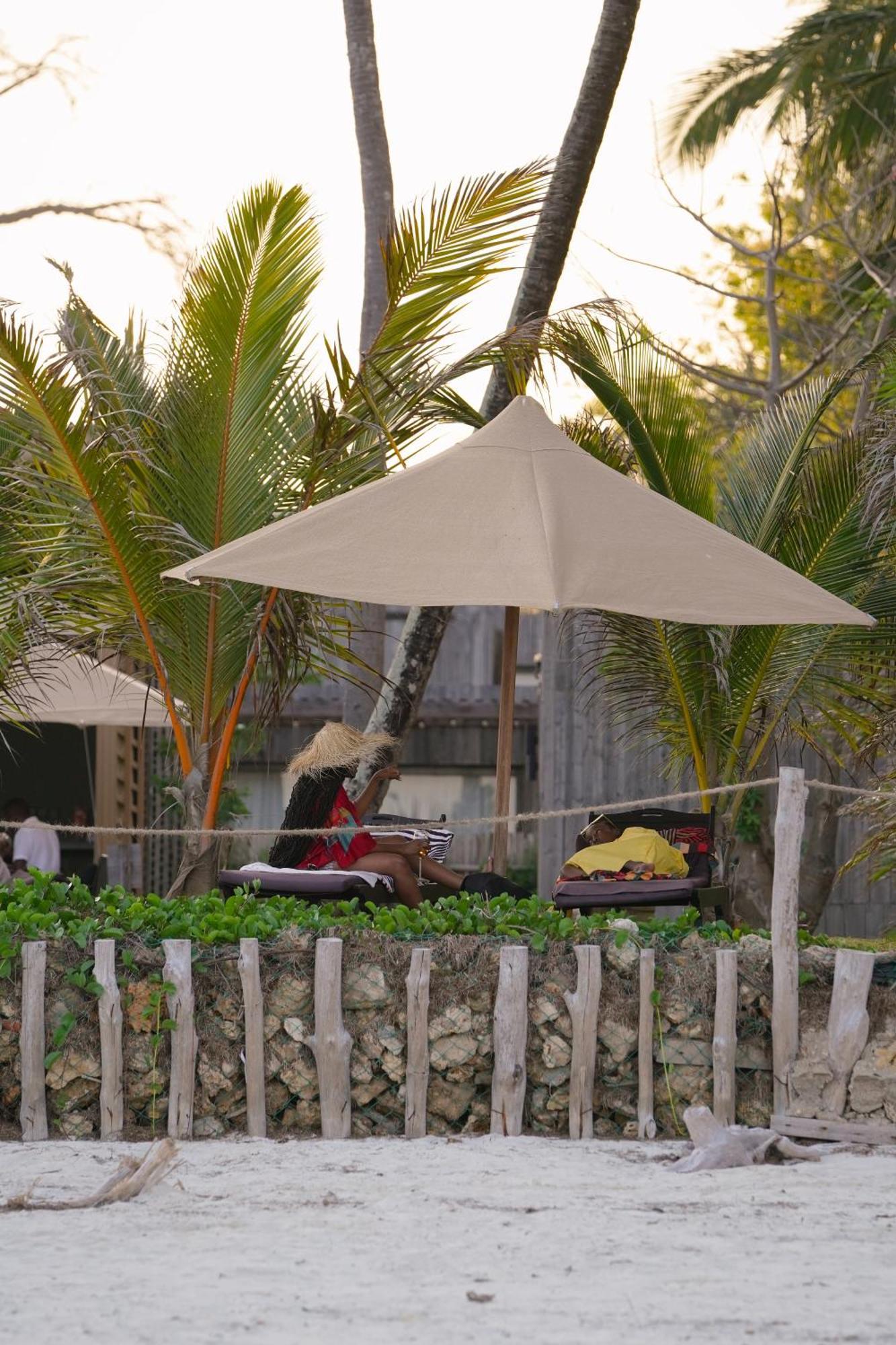 Lalagalu - Beachfront Ecocabins Diani Beach Exterior foto